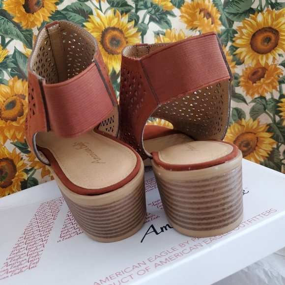 🍂NIB~American Eagle Vista Vue Sandals - Picture 3 of 6